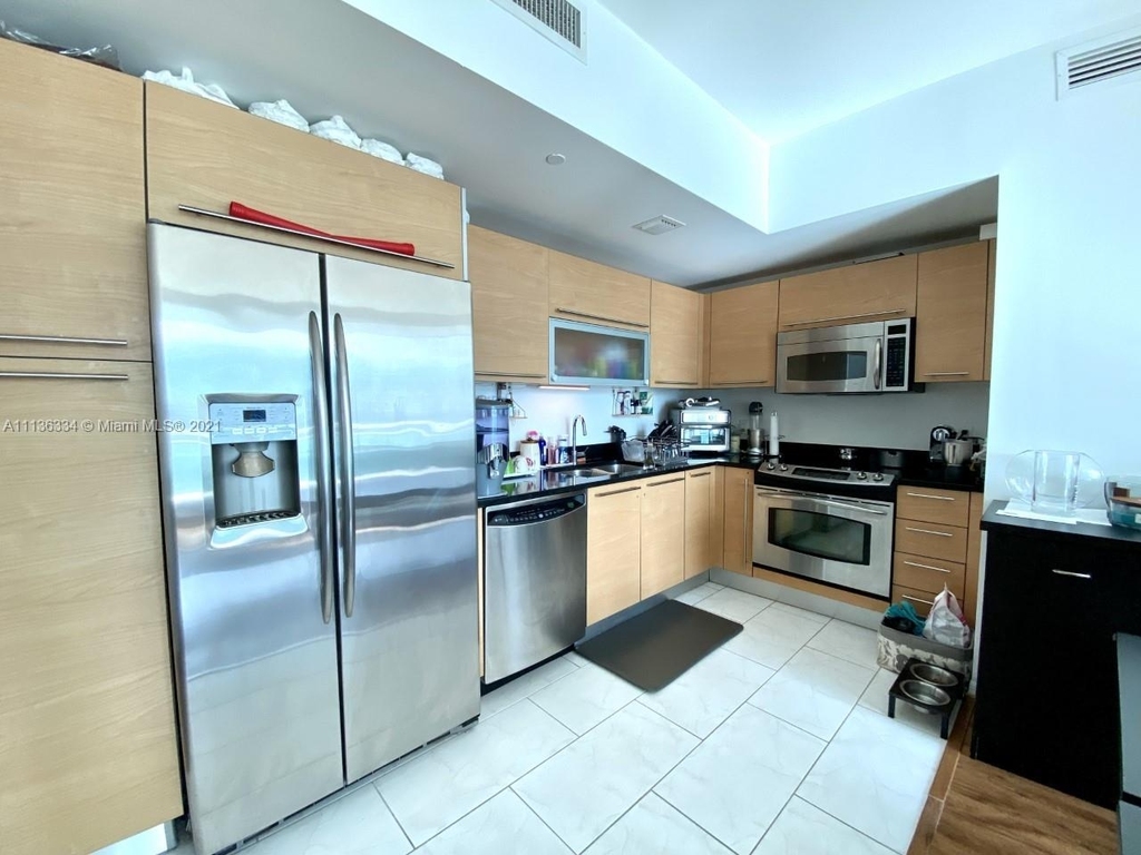 950 Brickell Bay Dr - Photo 5