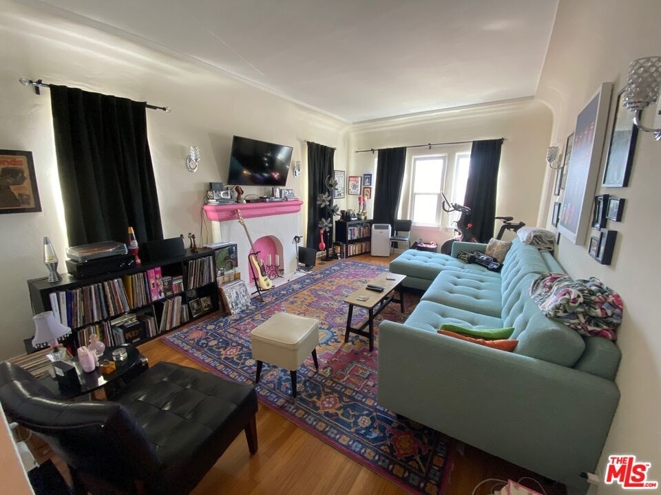 365 N Spaulding Ave - Photo 2