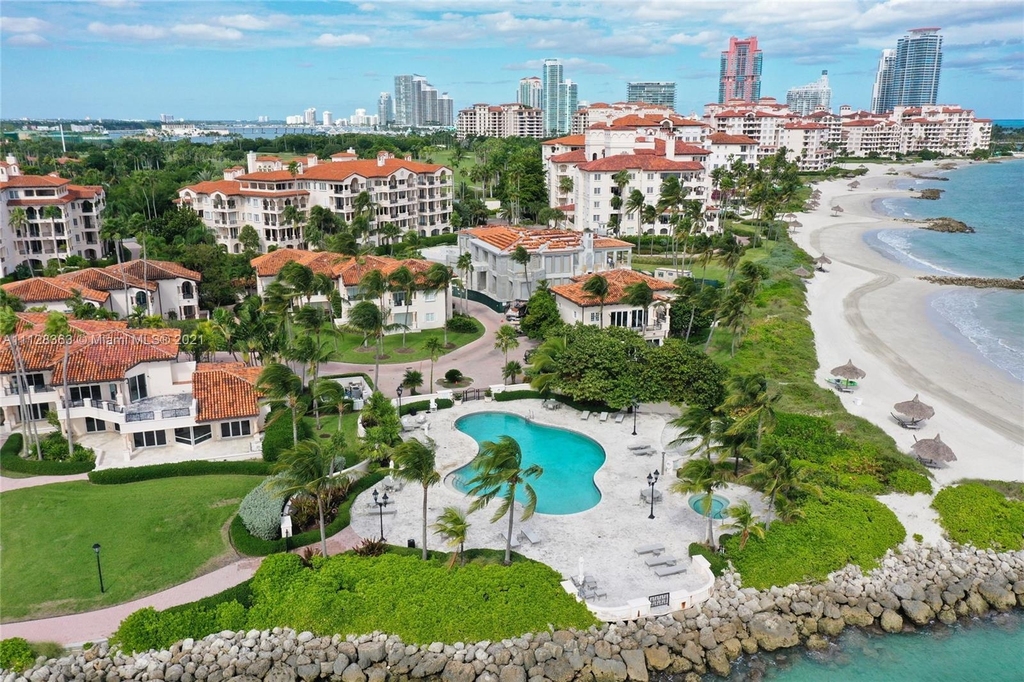 19133 Fisher Island Dr - Photo 2