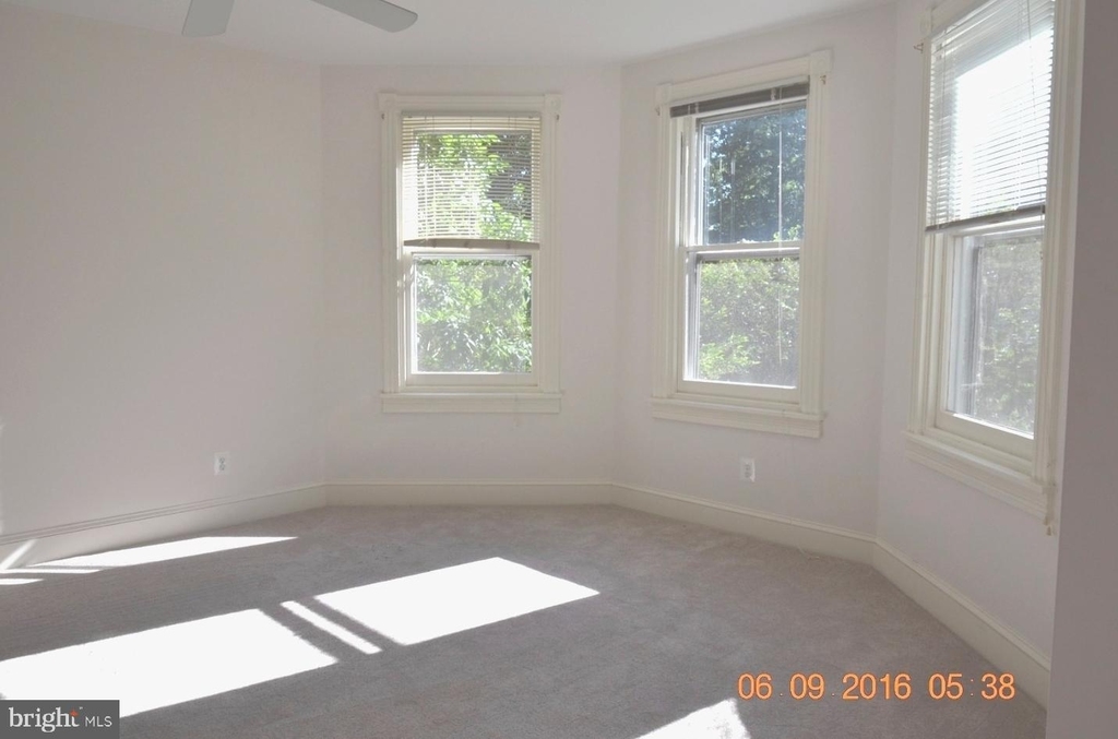 241 S Bryn Mawr Avenue - Photo 3