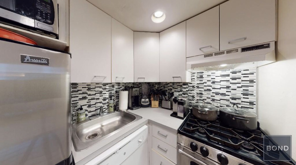 105 East 37th Street - Photo 6