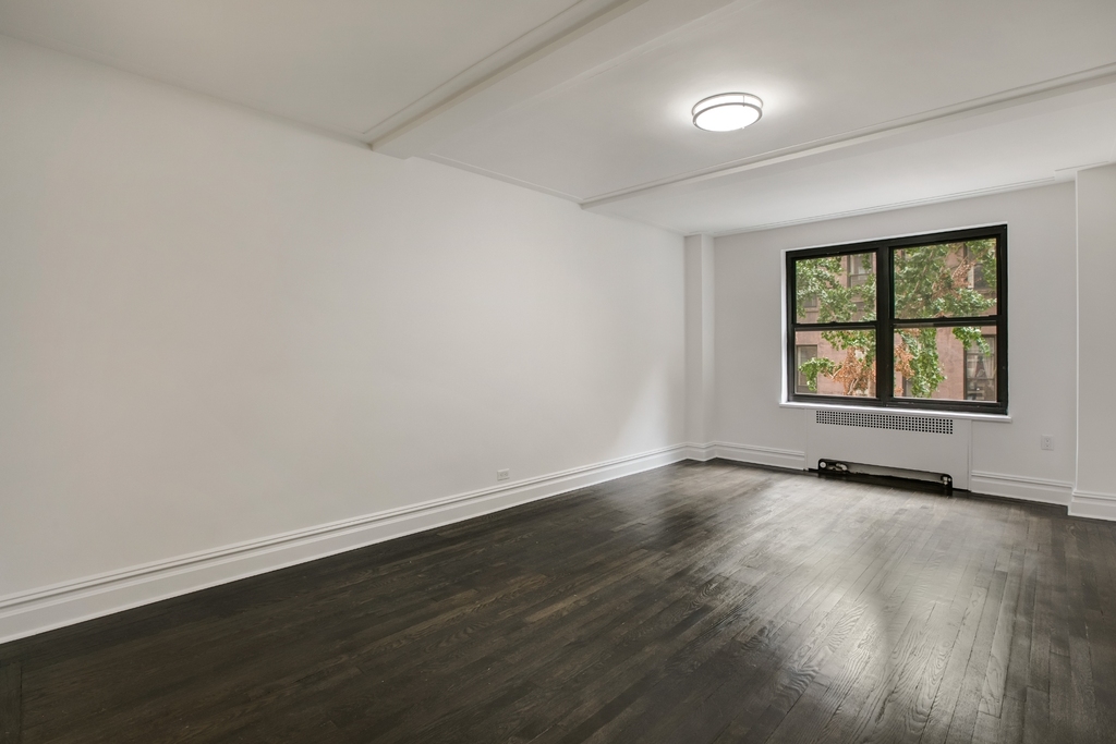 137 East 38th Street - Photo 4