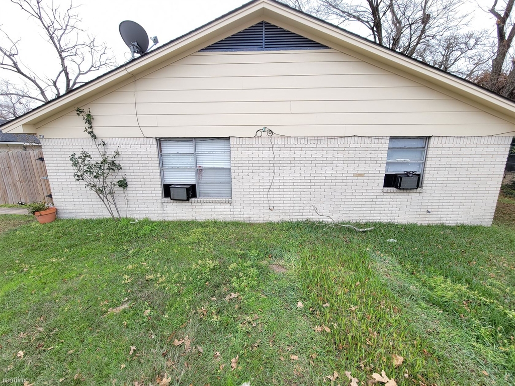 1316 Airline Dr - Photo 0
