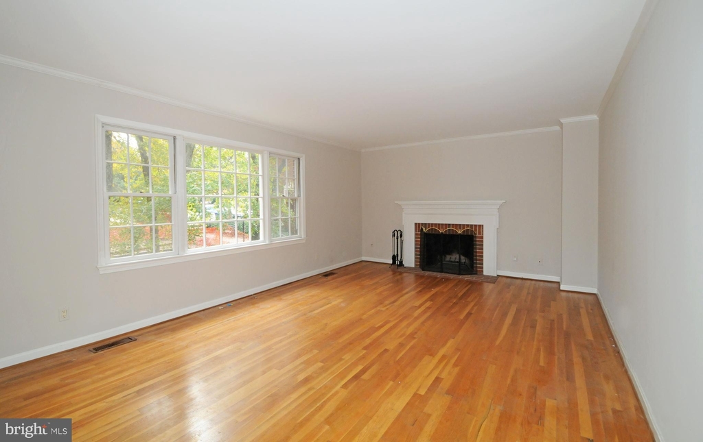 117 East Street Ne - Photo 3