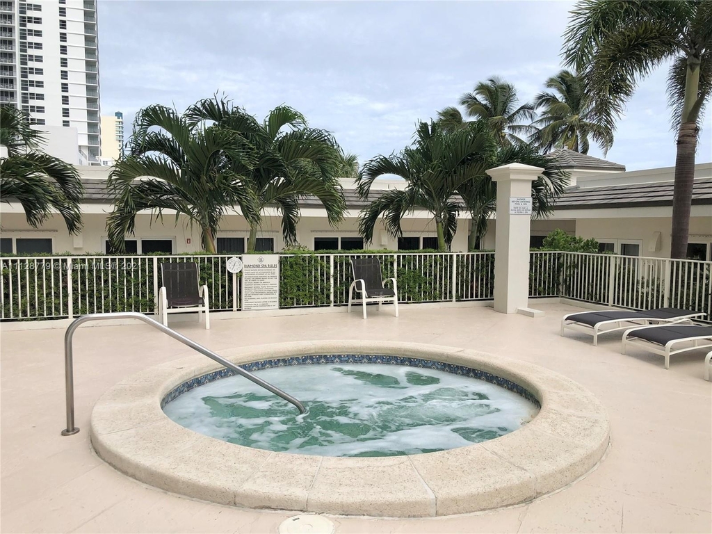 4779 Collins Ave - Photo 3