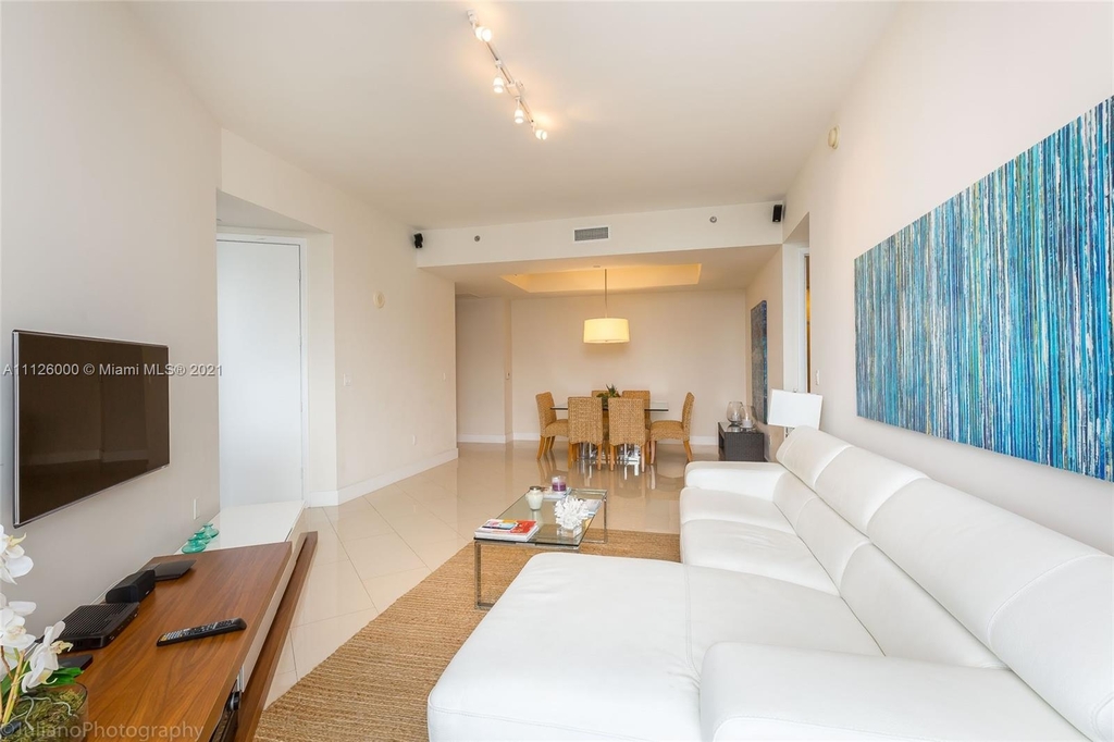 15811 Collins Ave - Photo 10