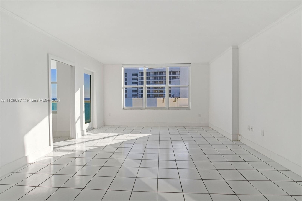 5001 Collins Ave - Photo 4