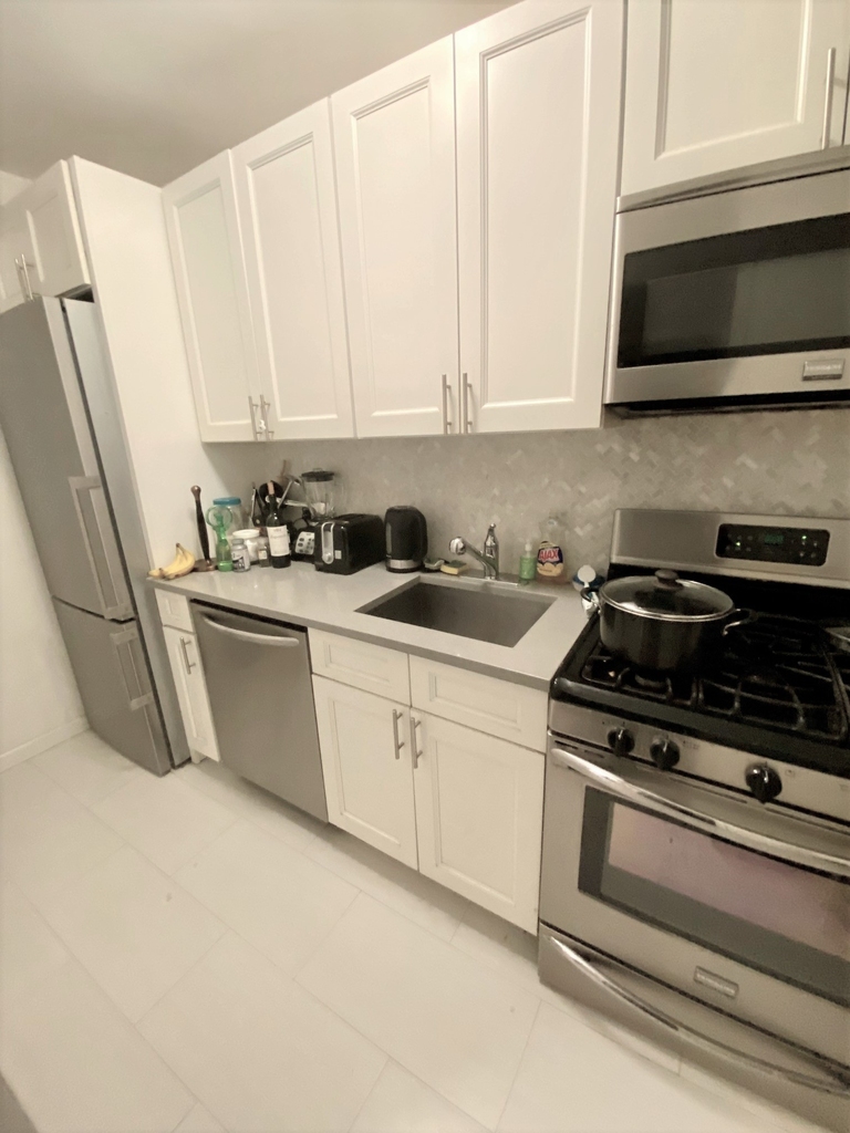 305 East 86th Street - Photo 5