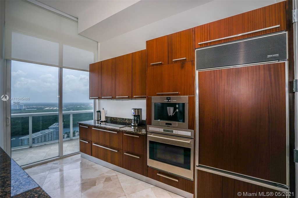 15811 Collins Ave - Photo 8