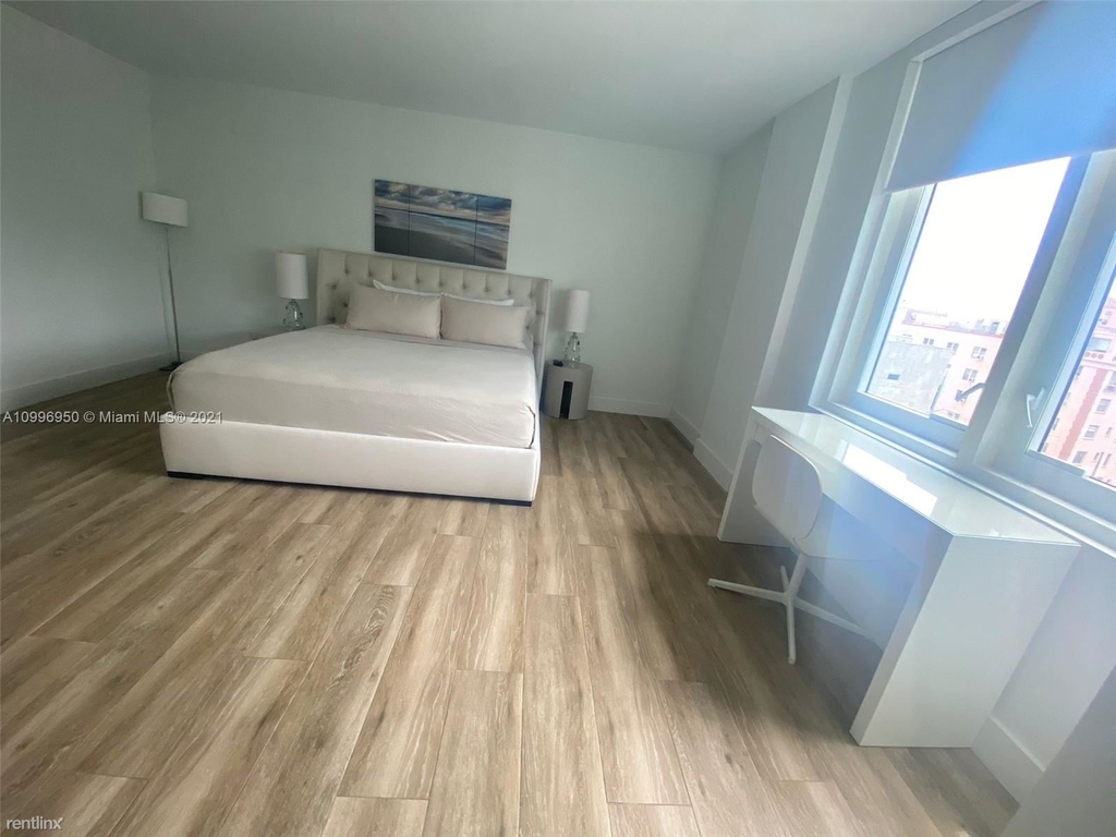 2301 Collins Ave Apt 637 - Photo 4