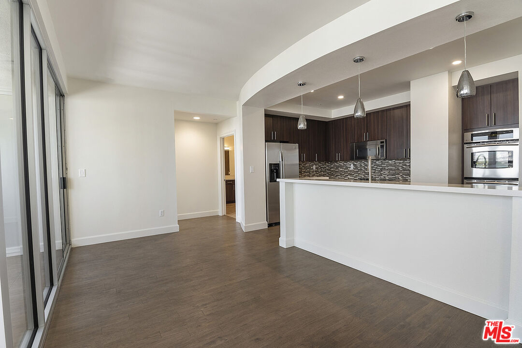 5670 Wilshire Blvd - Photo 9