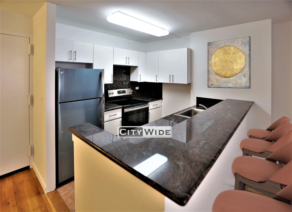 121 Reade Street - Photo 2