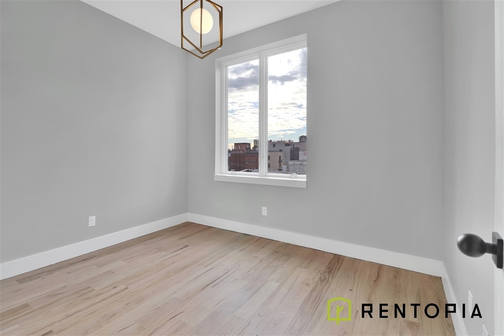 852 Metropolitan Avenue - Photo 5