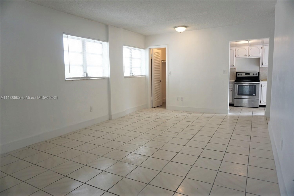 1340 Lincoln Rd - Photo 2