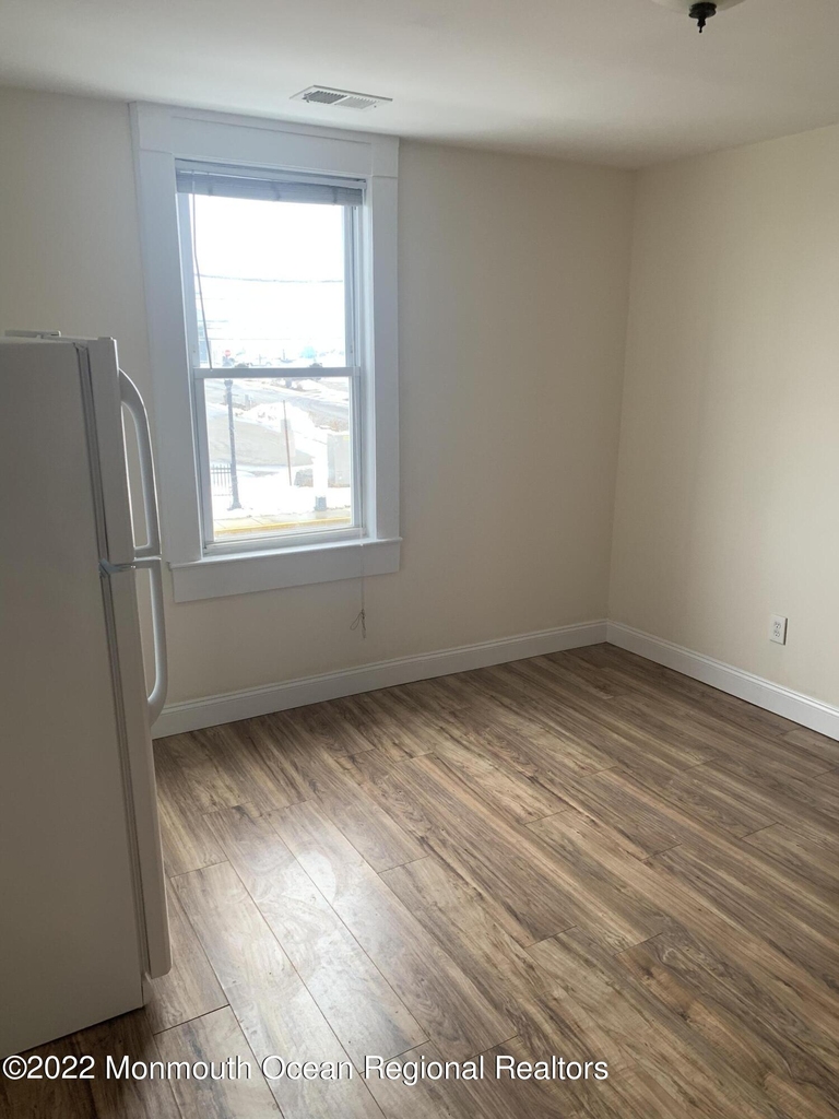 1072 N Ocean Avenue - Photo 3