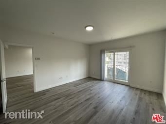 147 S Doheny Dr Apt 201 - Photo 1