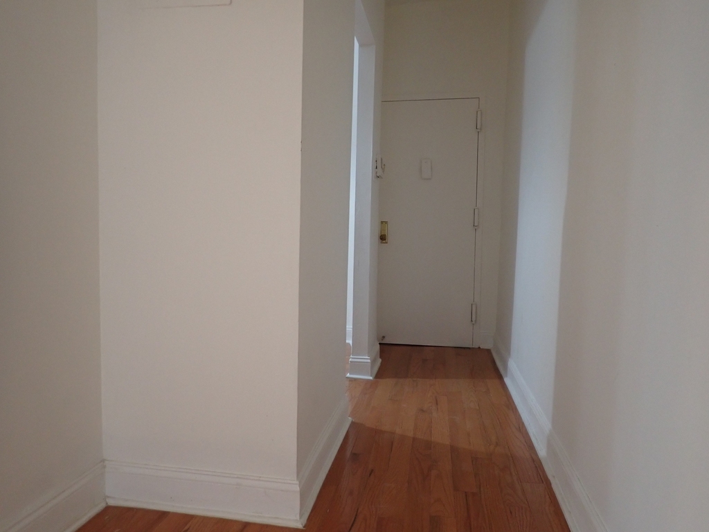 489 Montgomery Street - Photo 3