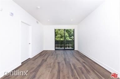 129 S Kings Rd Apt 107 - Photo 0