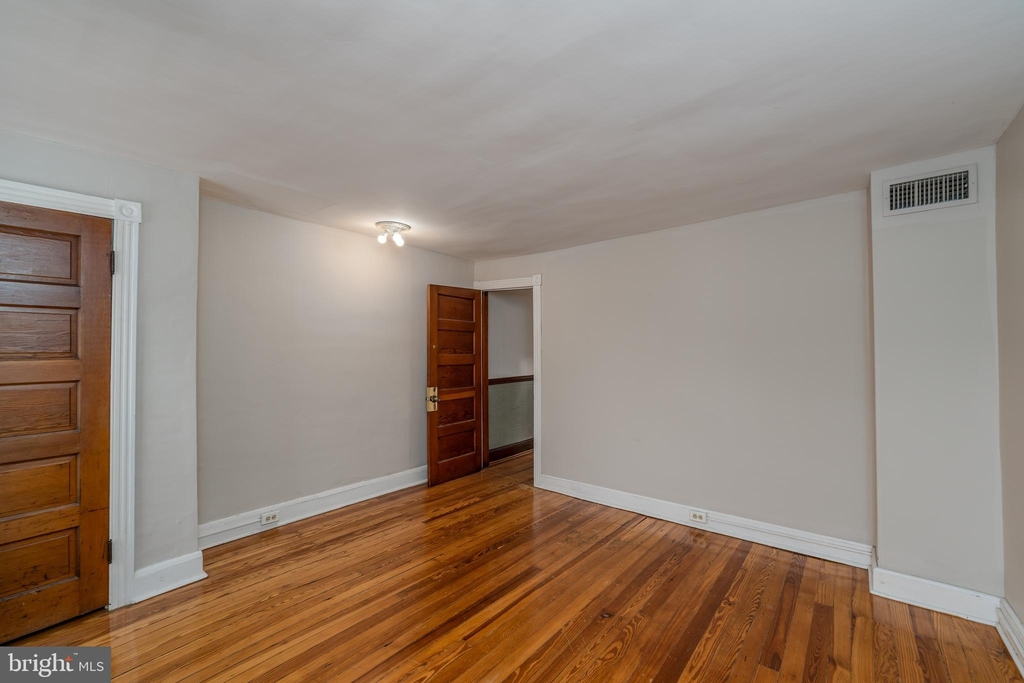 736 S Conkling Street - Photo 10