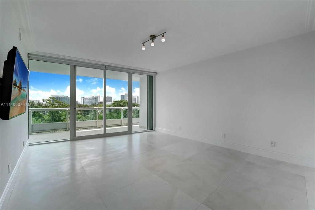 1643 Brickell Ave - Photo 7