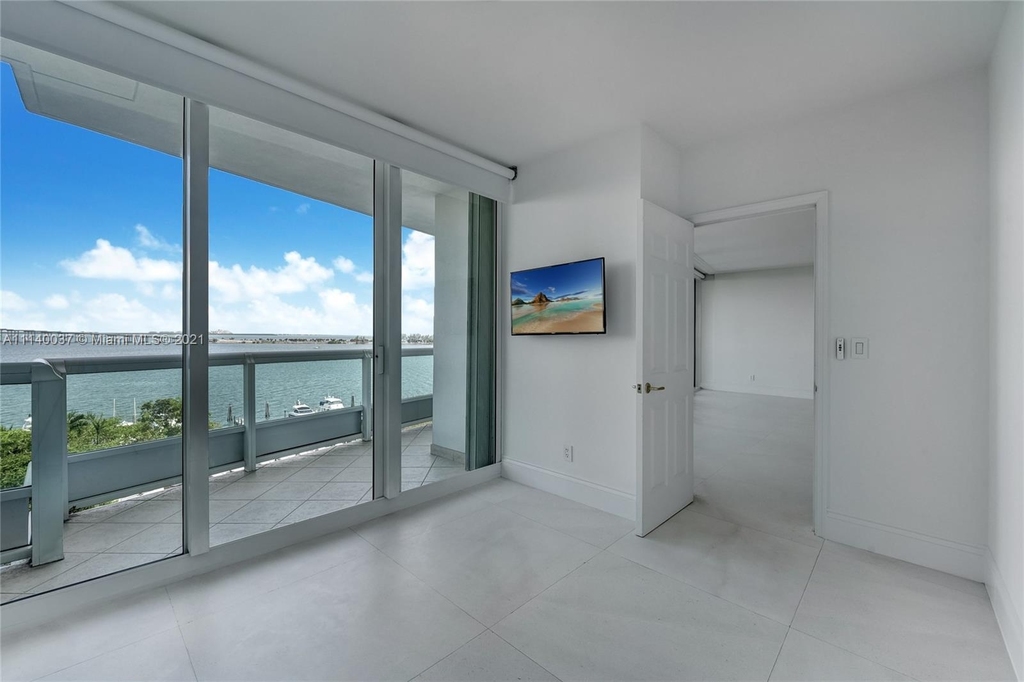 1643 Brickell Ave - Photo 5