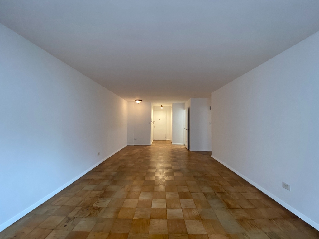 240 East 35th Street - Photo 4