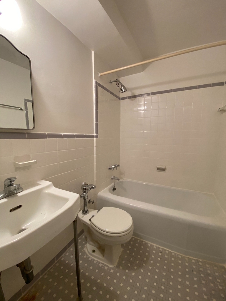 240 East 35th Street - Photo 8