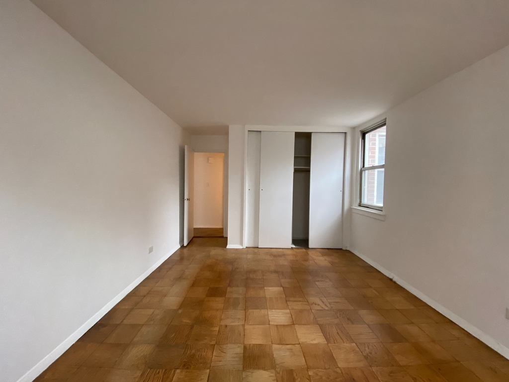 240 East 35th Street - Photo 6