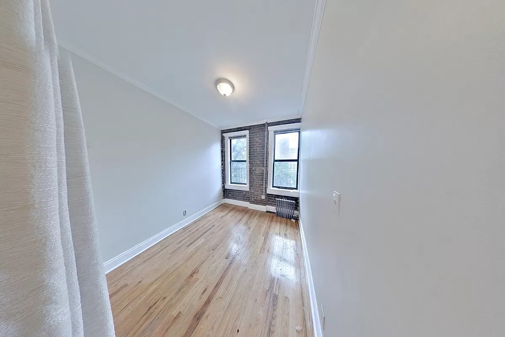 620 East 6th Street - Photo 4