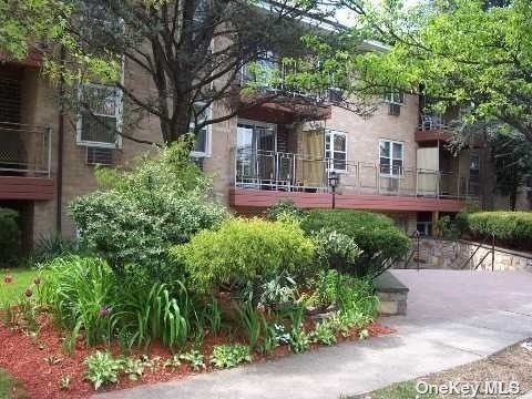 157 Hempstead - Photo 0