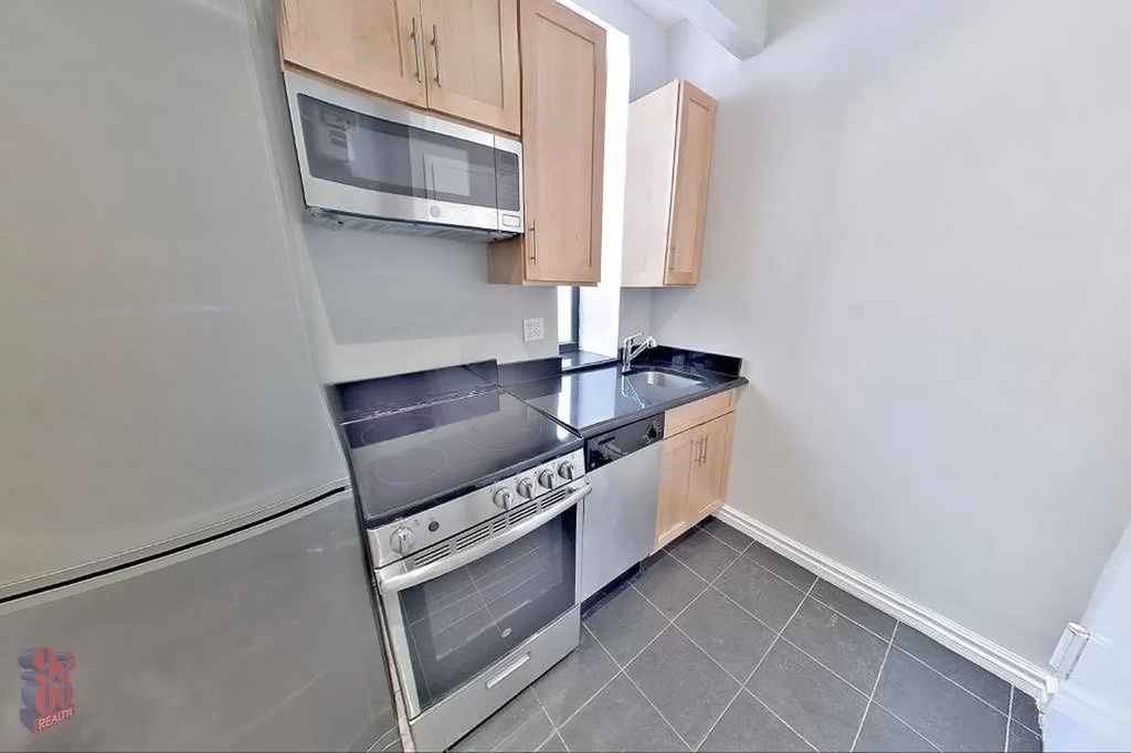 219 East 23rd Street - Photo 3