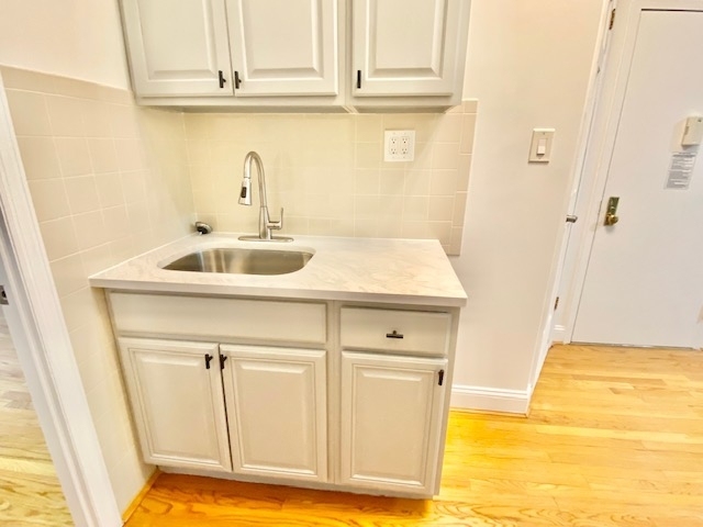 306 East 11 Street - Photo 5