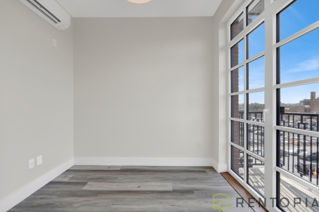 2337 Bedford Ave - Photo 7