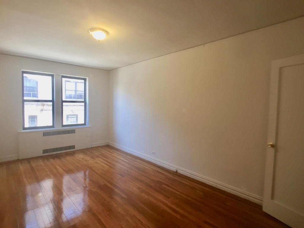 560 West 218th Street - Photo 11