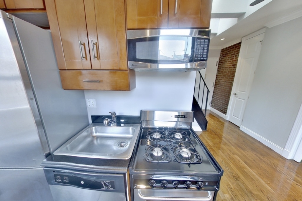 416 East 13th Street - Photo 4