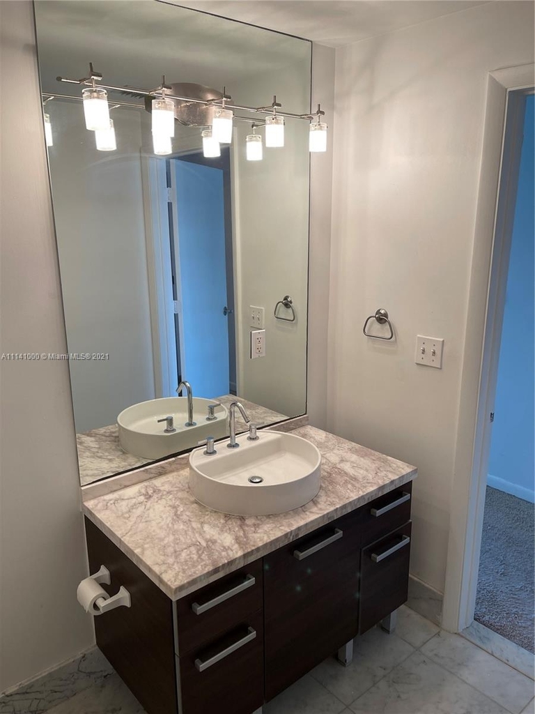 244 Biscayne Blvd - Photo 25