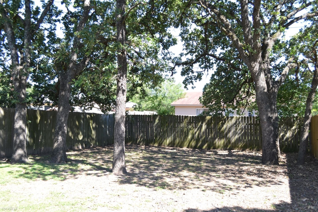 908 Navarro Dr - Photo 8