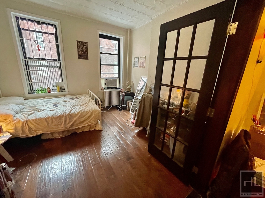 607 East 11th Street - Photo 3