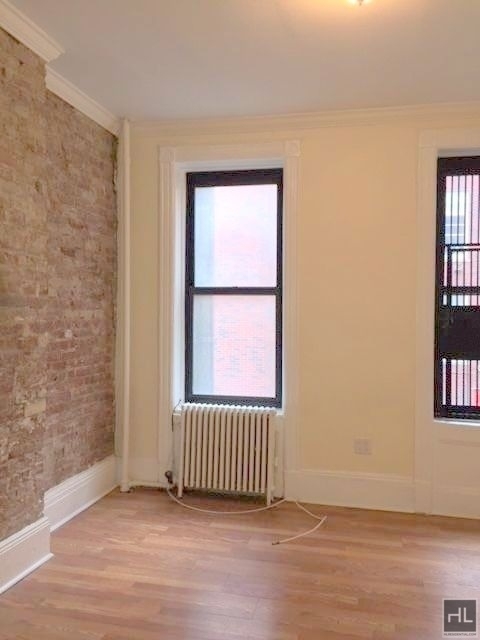 607 East 11th Street - Photo 2