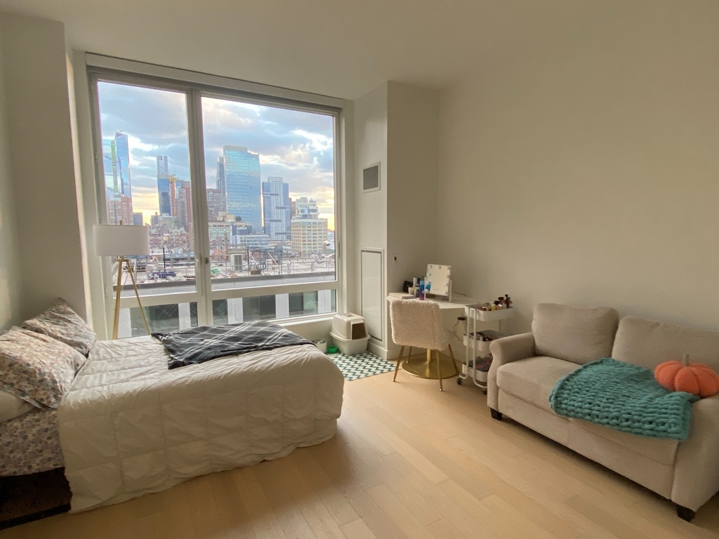 525 West 52nd Street - Photo 5