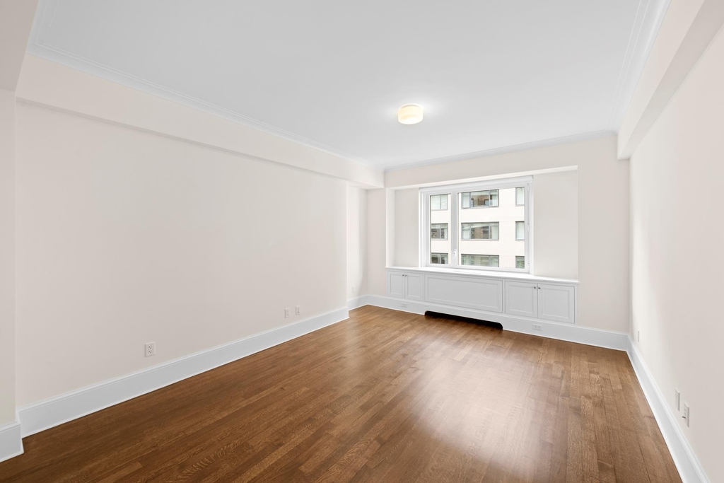 530 Park Ave - Photo 4