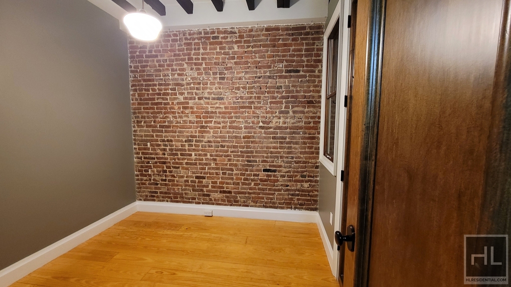 129 Putnam Avenue - Photo 10