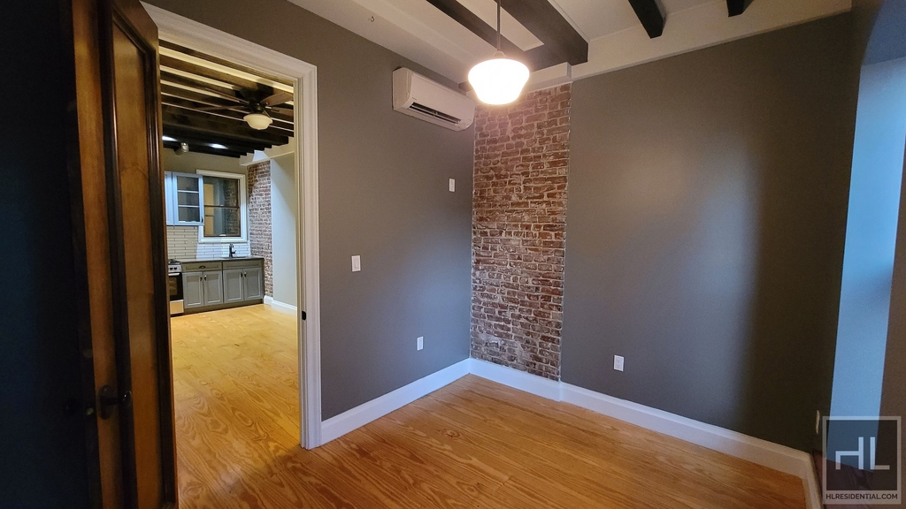 129 Putnam Avenue - Photo 3