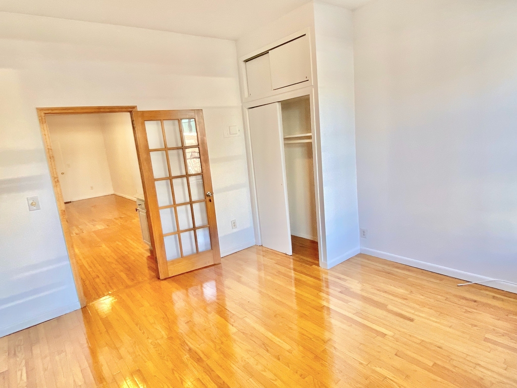 306 East 11 Street - Photo 2