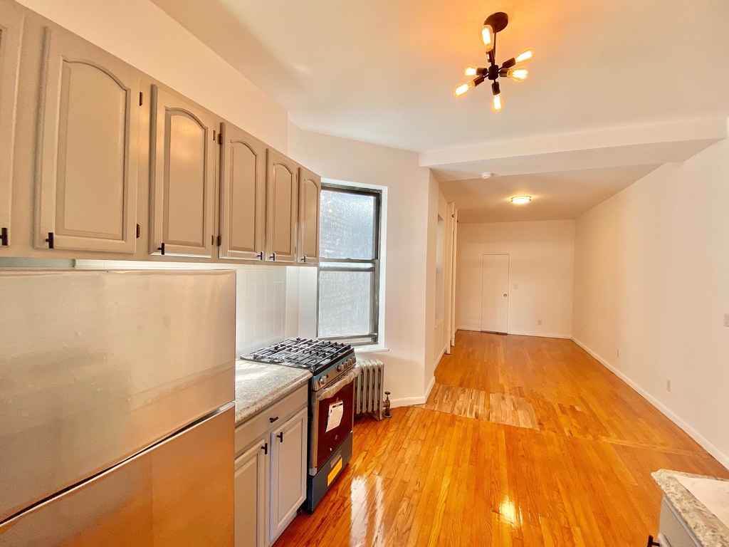 306 East 11 Street - Photo 3