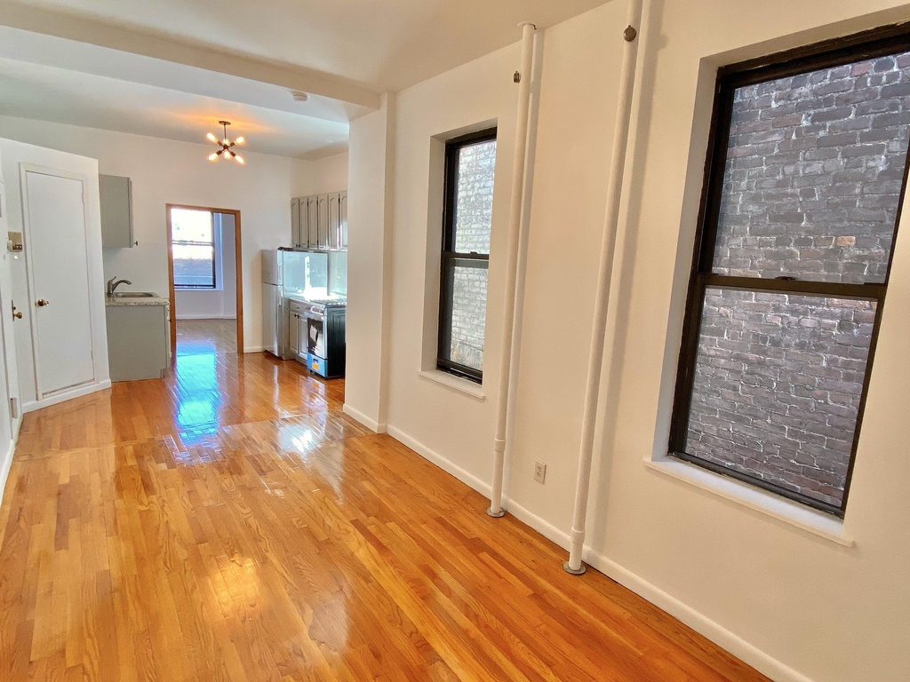 306 East 11 Street - Photo 4