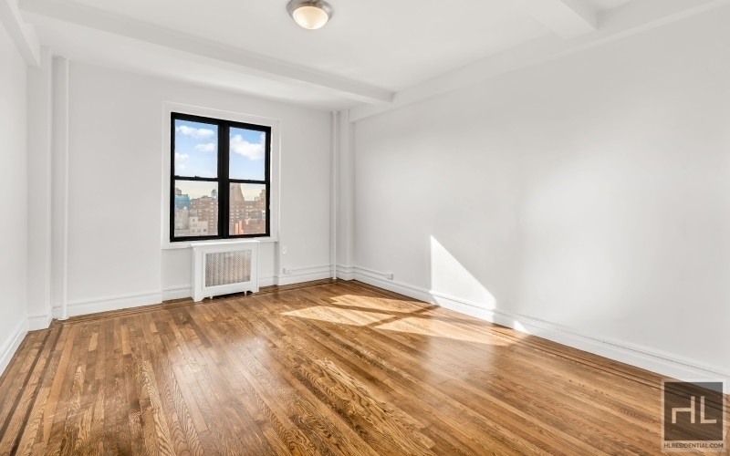 208 West 23rd Street - Photo 2