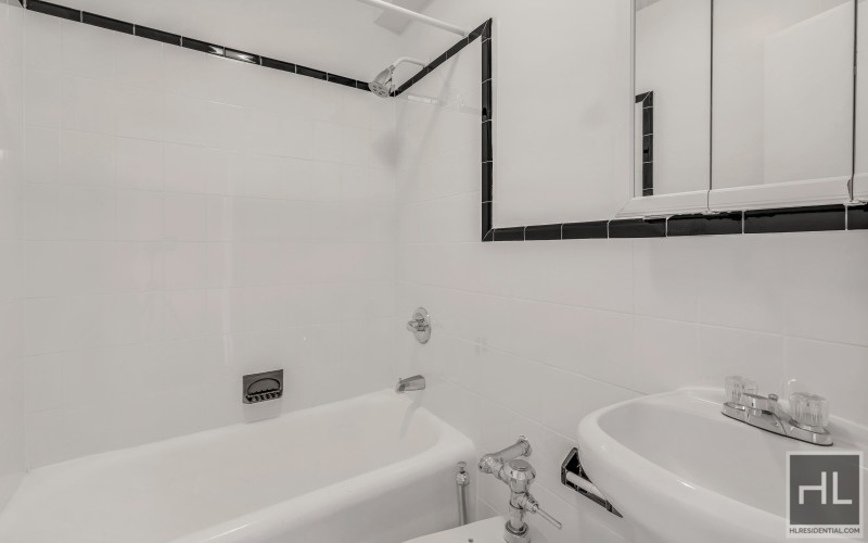 208 West 23rd Street - Photo 3