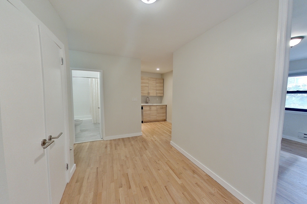 312 East 30th Street - Photo 4