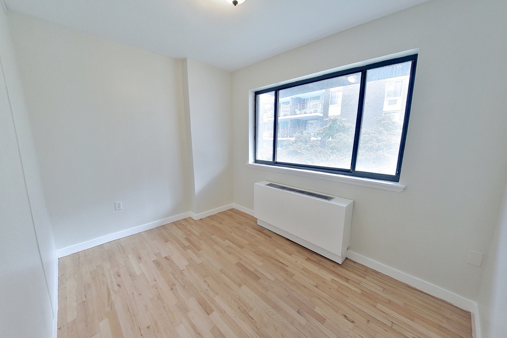 312 East 30th Street - Photo 9